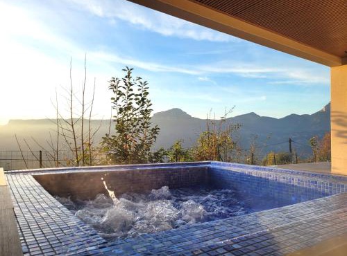 Logement avec jacuzzi et sauna en terrasse, belle vue panoramique
