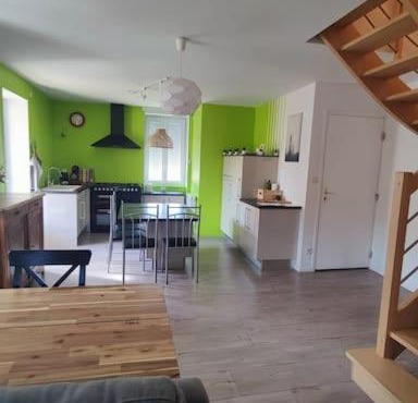 Logement avec grand balcon dans le Brionnais