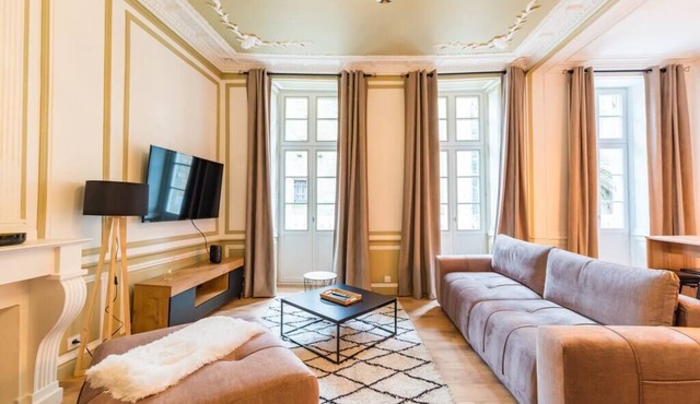 Logement D'exception : 6 Chambres et Babyfoot