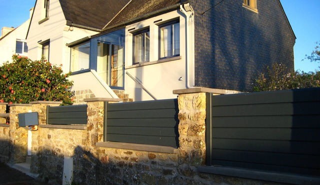 Logement Dans le Bourg, Près des Sentiers de Randonnée, à 5 km du lac du Drennec