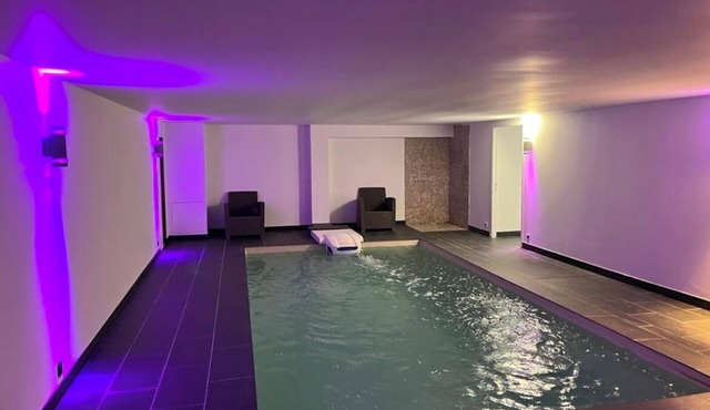 Logement de Luxe Avec Piscine Intérieure Privée