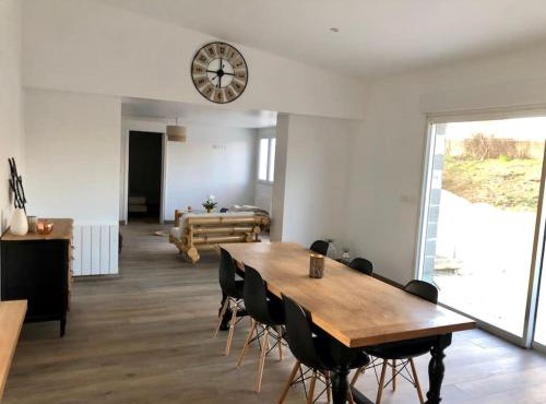 Logement de plain-pied avec jardin, terrasse