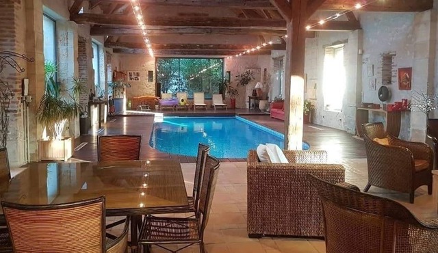 Logement de Standing Avec Piscine Intérieure