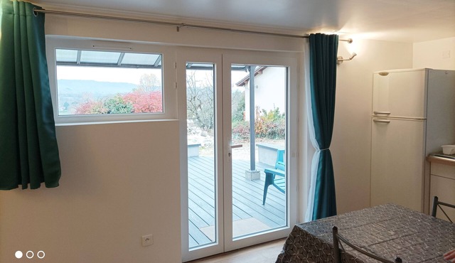 Logement de Type 3 Avec Terrasse Privative, A 10 Minutes du lac D'aiguebelette in Saint-Béron