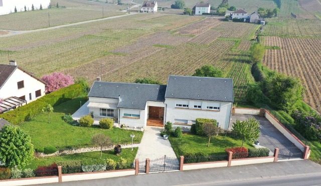 Logement entier avec la chambre " Rouge Rhubarbe "