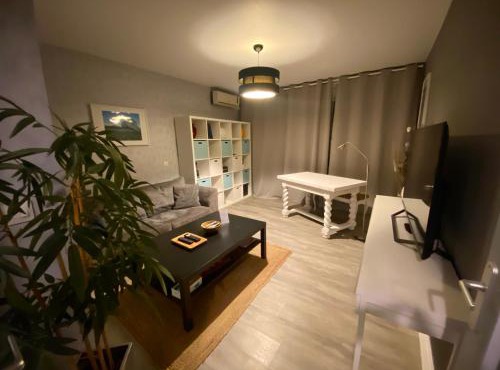 Logement entier - 2 Chambres - Parking privé - 15 min Lyon et Aéroport