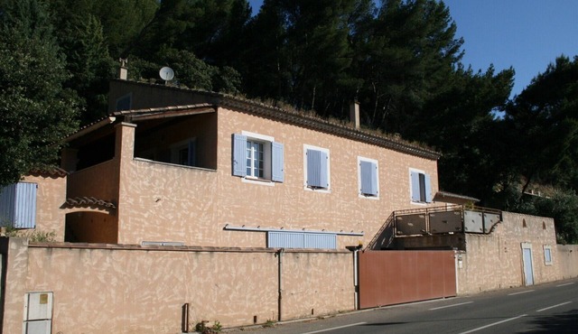 Logement Meublé Climatisé Avec Piscine - Au Bonheur