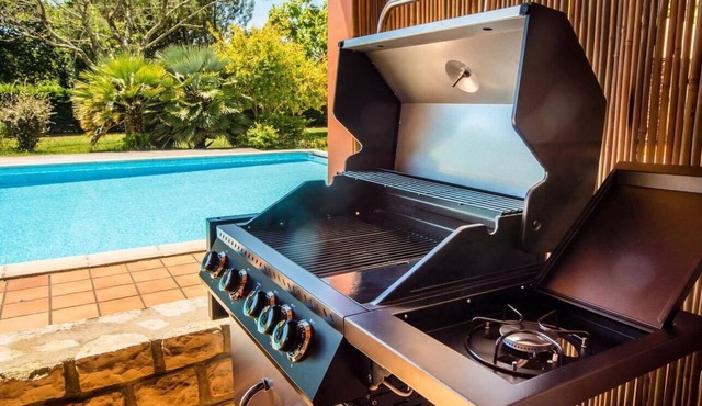 Logement Privatif Avec Piscine. Gîte La Pignada. A Proximité Plage, Forêt