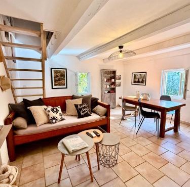 Logement rénové avec jardin privé et clôturé