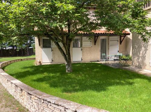 Logement type 2 dans un parc verdoyant