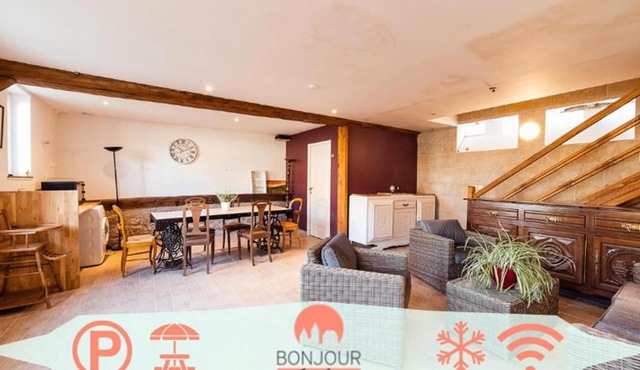 Logements calmes avec piscine, jardin et parking