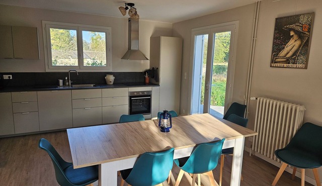 Logempré janitor's lodge & padel court