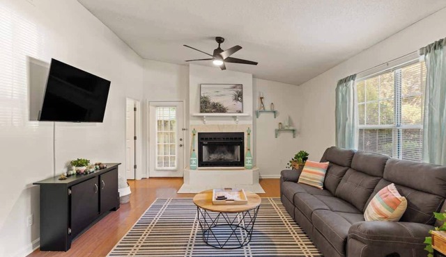 Loggerhead Crossing - Near FLETC/Restaurants/Shops