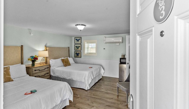 Loggerhead Inn & Suites - Two Queen Room in hotel in Surf City, North Carolina