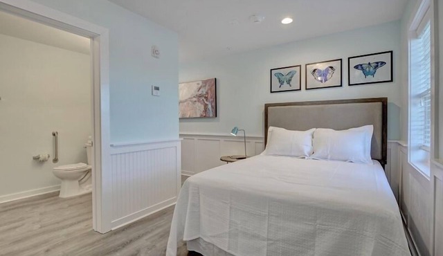 Loggerhead Inn & Suites - Queen Room in hotel in Surf City, North Carolina