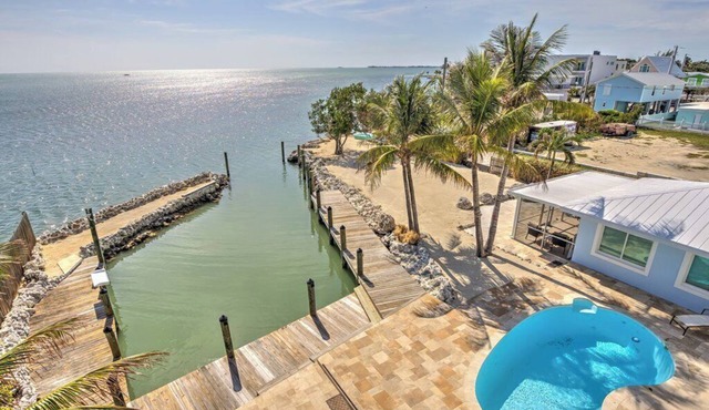 Loggerhead Lodge updated 4bed/4bath main house with 1bed/1bath guest house, private pool, dockage & open water views