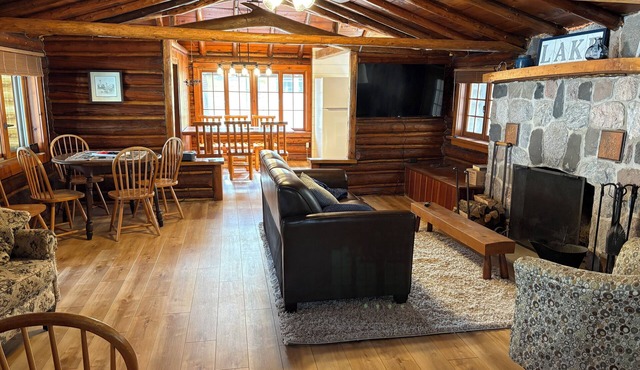 LogginOut Cottage 3-bedroom cottage in tranquil Au Gres with lots of sandy beach