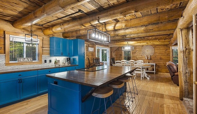 LogHome W/Private Hot Tub~Pet Friendly Near Loon Mtn,Waterville & OWls Nest Rest