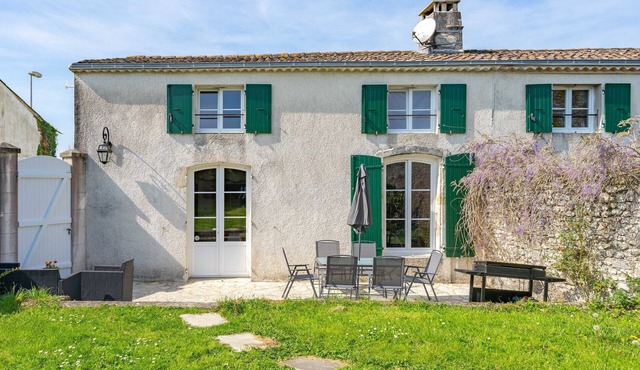 Logis de Chenac, "Cocon Nature" Cottage for up to 7 Guests