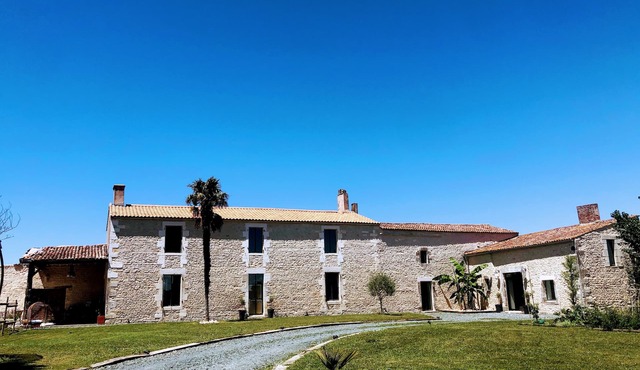Logis d'Aventon, Magnificent residence 10' from La Rochelle