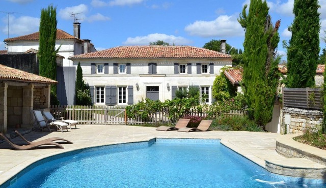 Logis de Graves 4*, large family home