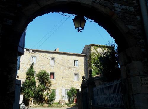 Logis de La Meschaussée, dans donjon du XIe siècle