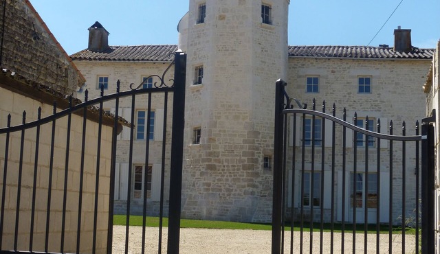 Logis de Pierre Levée - Bed and breakfast 5 minutes from Niort (79)