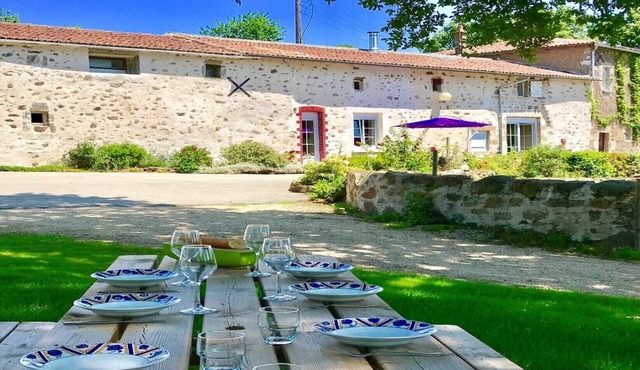 Logis du château de la Flocelliere NEAR PUY DU FOU