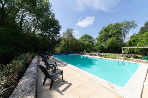 Logis du XVIIème - Avec Piscine Privée et Chauffée