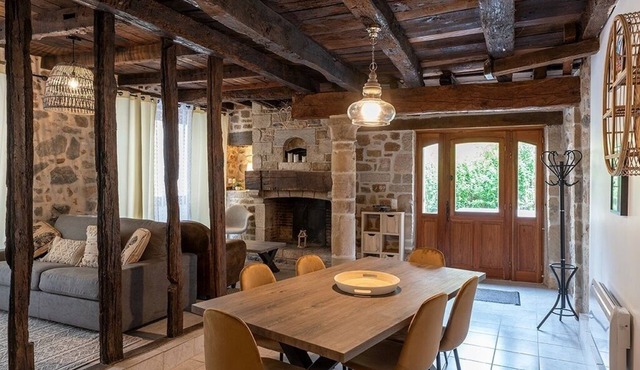 Logis Face à L'abbatiale