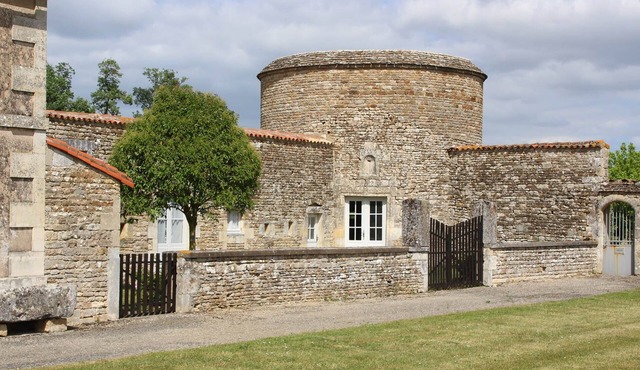 Logis within the walls of the Château (Week-end)