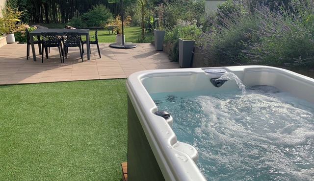 Logis Groly: 6-person gîte with spa in the countryside near Montauban