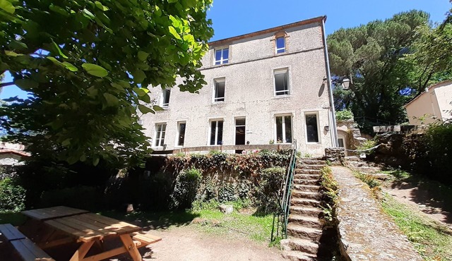 Logis group 30 pers. with room and garden by the river, near Clisson