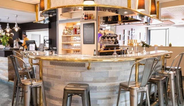 Logis Hôtel Au Chêne Vert