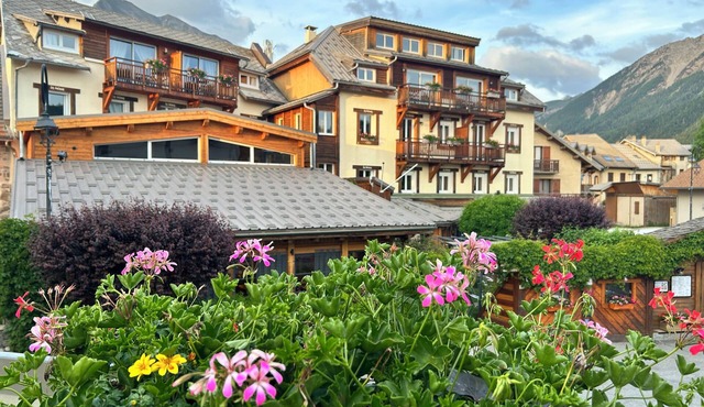 Logis Hôtel Les Autanes & Spa