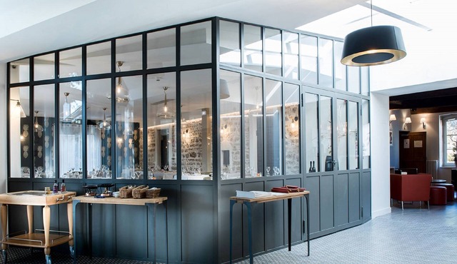 Logis Hôtel Tante Yvonne & son Restaurant semi-gastronomique Lyon Nord