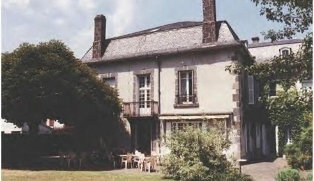 Logis Hôtel La Source du Mont