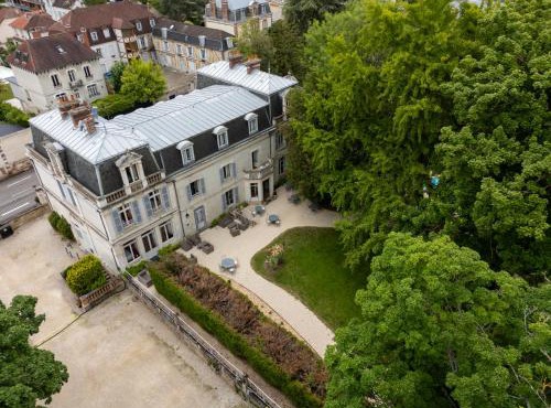 Logis Hôtel Les Maréchaux
