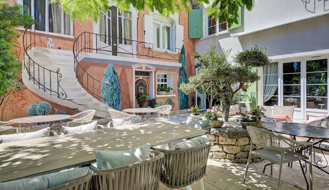 Logis Hotel Le Blason de Provence