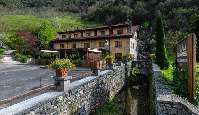 Logis Hotel Restaurante La Casa de Juansabeli