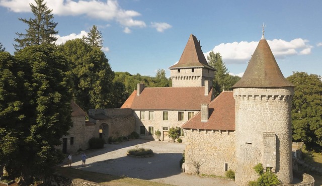Logis Indépendant Dans une Enceinte Médiévale