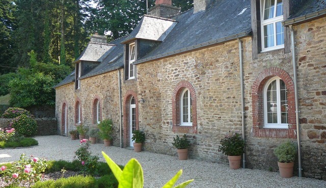 Logis labeled 3 stars. Cachet, comfort, quiet, great outdoors.