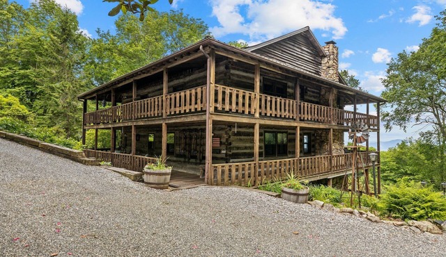Logs of Luxury Cabin - Golfers Dream