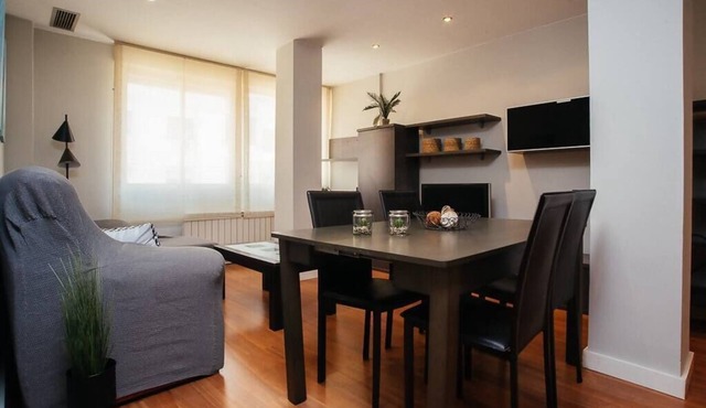 LOIRA LACARRA: Cozy and Modern in the Center