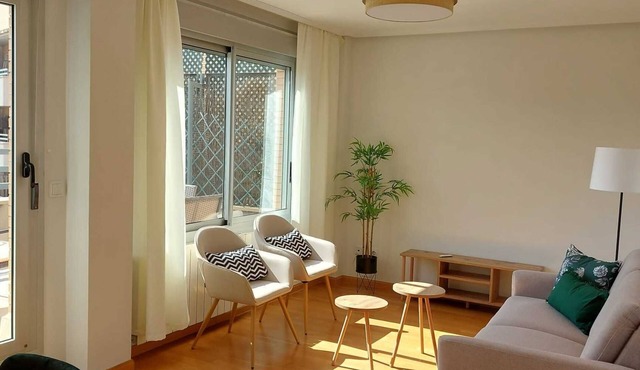 LOIRA PLAZA MOZART: Modern Shelter with Terrace