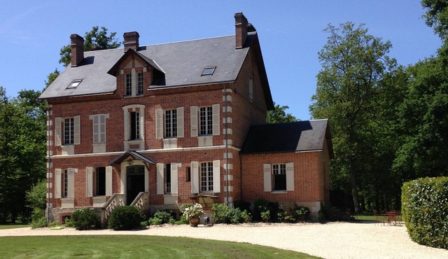 Loire castles, big house in the forest, 4 km from Romorantin