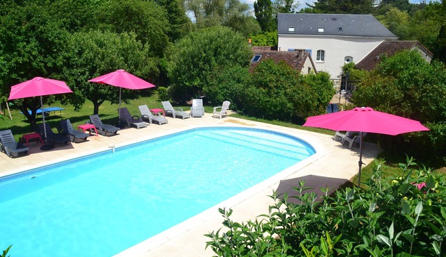 Loire Valley cottage for 4/5 with superb heated pool and carp fishing lake