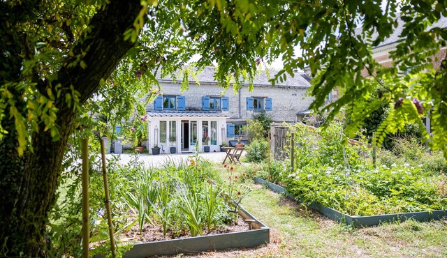 Loire Valley luxury gite with heated pool