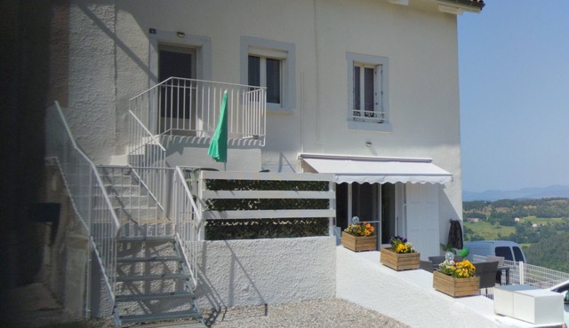 “Loire Valley” Apartment Overlooking the Loire Valley, Terrace and Balcony