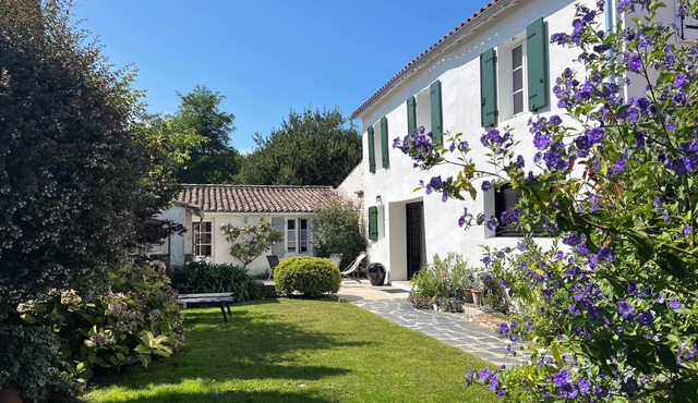 Loix- Jolie Maison de Village Pour 8/10 Pers, Rénovée, Jardin, 200m de la mer